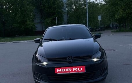 Volkswagen Polo VI (EU Market), 2011 год, 750 000 рублей, 2 фотография
