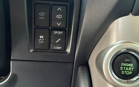 Toyota Land Cruiser Prado 150 рестайлинг 2, 2013 год, 3 400 000 рублей, 28 фотография