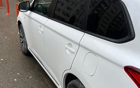 Mitsubishi Outlander III рестайлинг 3, 2022 год, 2 765 000 рублей, 5 фотография