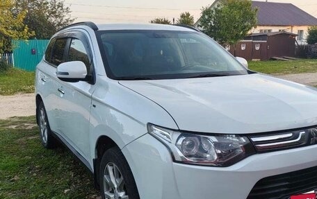 Mitsubishi Outlander III рестайлинг 3, 2013 год, 1 850 000 рублей, 1 фотография