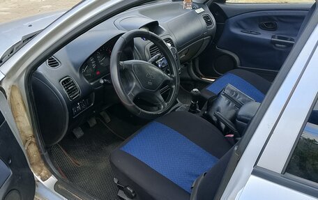 Mitsubishi Carisma I, 2002 год, 250 000 рублей, 7 фотография