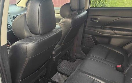 Mitsubishi Outlander III рестайлинг 3, 2013 год, 1 850 000 рублей, 8 фотография