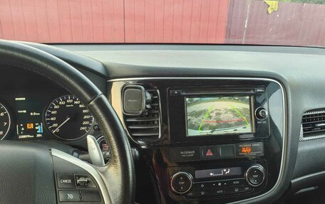 Mitsubishi Outlander III рестайлинг 3, 2013 год, 1 850 000 рублей, 7 фотография