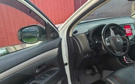 Mitsubishi Outlander III рестайлинг 3, 2013 год, 1 850 000 рублей, 6 фотография