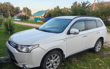 Mitsubishi Outlander III рестайлинг 3, 2013 год, 1 850 000 рублей, 11 фотография
