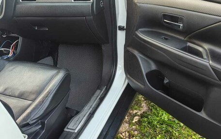 Mitsubishi Outlander III рестайлинг 3, 2013 год, 1 850 000 рублей, 15 фотография