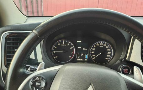 Mitsubishi Outlander III рестайлинг 3, 2013 год, 1 850 000 рублей, 12 фотография