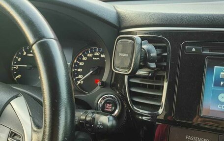 Mitsubishi Outlander III рестайлинг 3, 2013 год, 1 850 000 рублей, 17 фотография