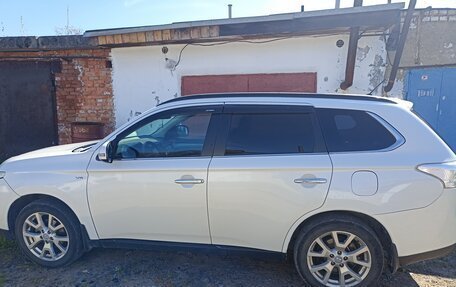 Mitsubishi Outlander III рестайлинг 3, 2013 год, 1 850 000 рублей, 21 фотография