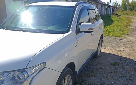 Mitsubishi Outlander III рестайлинг 3, 2013 год, 1 850 000 рублей, 23 фотография