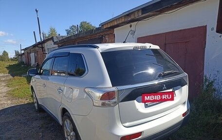 Mitsubishi Outlander III рестайлинг 3, 2013 год, 1 850 000 рублей, 24 фотография