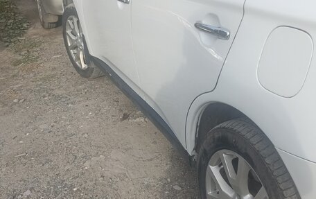 Mitsubishi Outlander III рестайлинг 3, 2013 год, 1 850 000 рублей, 29 фотография