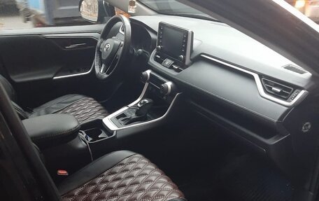 Toyota RAV4, 2021 год, 3 600 000 рублей, 5 фотография