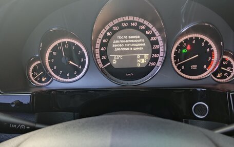 Mercedes-Benz E-Класс, 2011 год, 1 400 000 рублей, 10 фотография