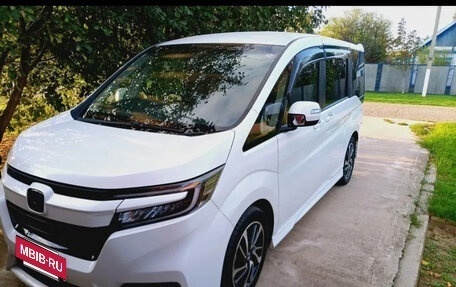 Honda Stepwgn IV, 2018 год, 2 550 000 рублей, 2 фотография