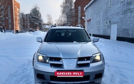 Mitsubishi Outlander III рестайлинг 3, 2004 год, 390 000 рублей, 2 фотография