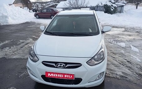 Hyundai Solaris II рестайлинг, 2012 год, 650 000 рублей, 1 фотография