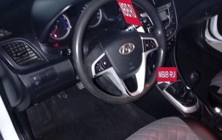 Hyundai Solaris II рестайлинг, 2012 год, 650 000 рублей, 3 фотография