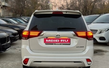 Mitsubishi Outlander III рестайлинг 3, 2022 год, 3 100 000 рублей, 4 фотография