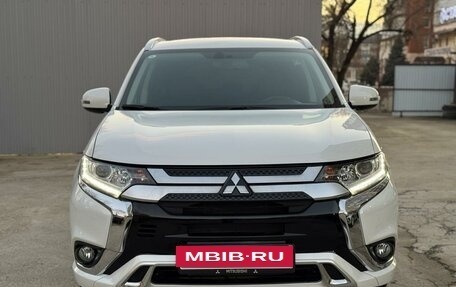 Mitsubishi Outlander III рестайлинг 3, 2022 год, 3 100 000 рублей, 6 фотография