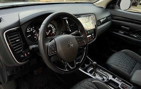 Mitsubishi Outlander III рестайлинг 3, 2022 год, 3 100 000 рублей, 11 фотография