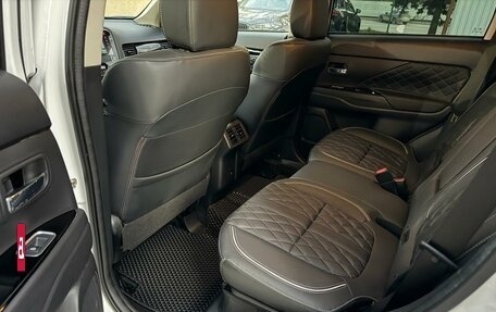 Mitsubishi Outlander III рестайлинг 3, 2022 год, 3 100 000 рублей, 23 фотография