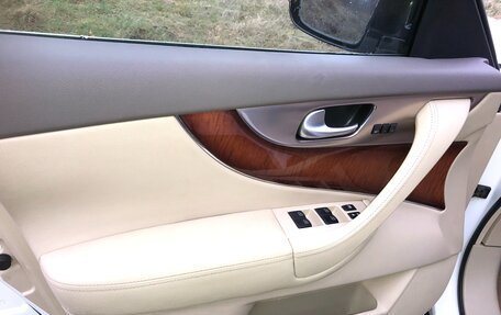 Infiniti FX II, 2010 год, 2 190 000 рублей, 14 фотография