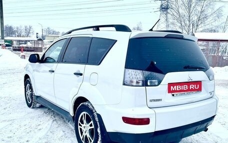 Mitsubishi Outlander III рестайлинг 3, 2011 год, 1 100 000 рублей, 5 фотография