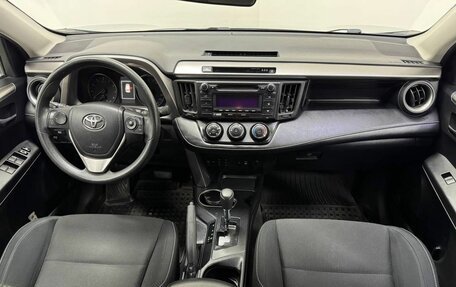 Toyota RAV4, 2017 год, 2 525 000 рублей, 10 фотография