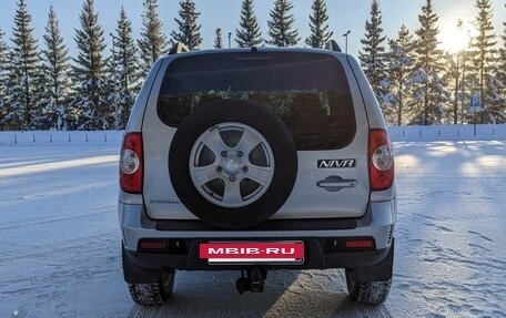 Chevrolet Niva I рестайлинг, 2012 год, 670 000 рублей, 5 фотография