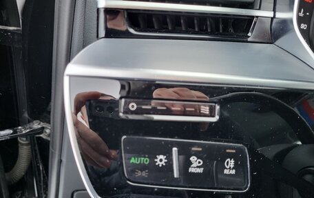 Audi A8, 2019 год, 5 900 000 рублей, 10 фотография