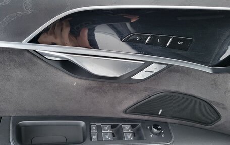 Audi A8, 2019 год, 5 900 000 рублей, 11 фотография