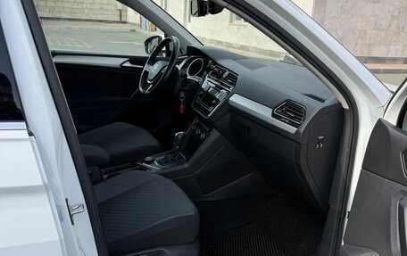 Volkswagen Tiguan II, 2019 год, 3 000 000 рублей, 2 фотография