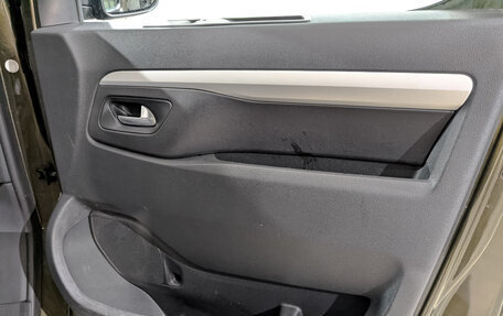 Peugeot Traveller I, 2018 год, 3 100 000 рублей, 22 фотография