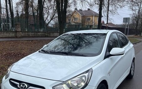Hyundai Solaris II рестайлинг, 2011 год, 860 000 рублей, 1 фотография