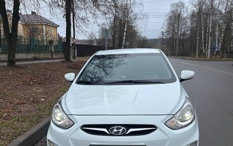 Hyundai Solaris II рестайлинг, 2011 год, 860 000 рублей, 2 фотография