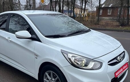 Hyundai Solaris II рестайлинг, 2011 год, 860 000 рублей, 4 фотография