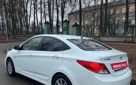 Hyundai Solaris II рестайлинг, 2011 год, 860 000 рублей, 3 фотография