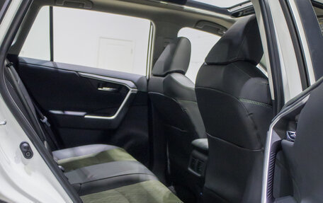 Toyota RAV4, 2025 год, 4 280 000 рублей, 18 фотография