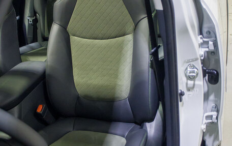 Toyota RAV4, 2025 год, 4 280 000 рублей, 17 фотография