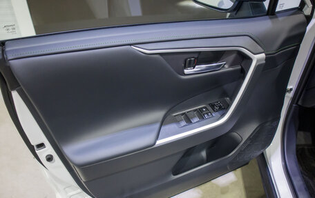 Toyota RAV4, 2025 год, 4 280 000 рублей, 21 фотография