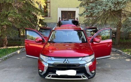 Mitsubishi Outlander III рестайлинг 3, 2019 год, 2 300 000 рублей, 9 фотография