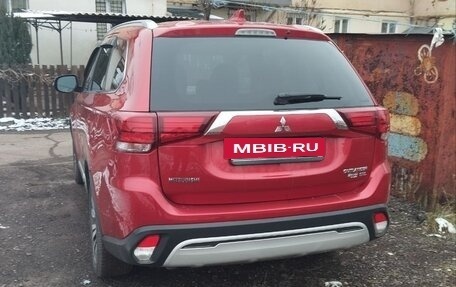 Mitsubishi Outlander III рестайлинг 3, 2019 год, 2 300 000 рублей, 2 фотография