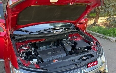 Mitsubishi Outlander III рестайлинг 3, 2019 год, 2 300 000 рублей, 10 фотография