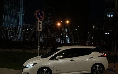 Nissan Leaf II, 2018 год, 1 650 000 рублей, 10 фотография