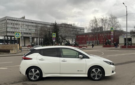 Nissan Leaf II, 2018 год, 1 650 000 рублей, 8 фотография