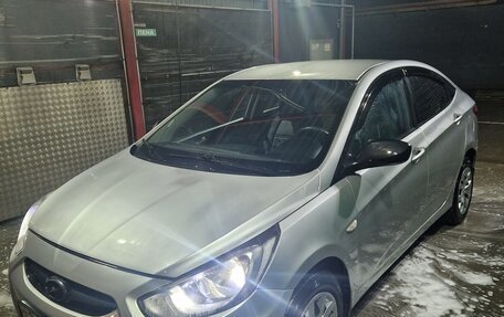 Hyundai Solaris II рестайлинг, 2011 год, 500 000 рублей, 8 фотография