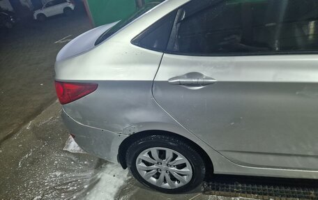 Hyundai Solaris II рестайлинг, 2011 год, 500 000 рублей, 4 фотография