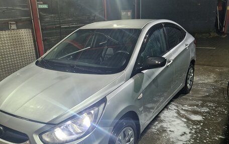 Hyundai Solaris II рестайлинг, 2011 год, 500 000 рублей, 7 фотография