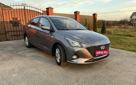 Hyundai Solaris II рестайлинг, 2021 год, 1 550 000 рублей, 1 фотография